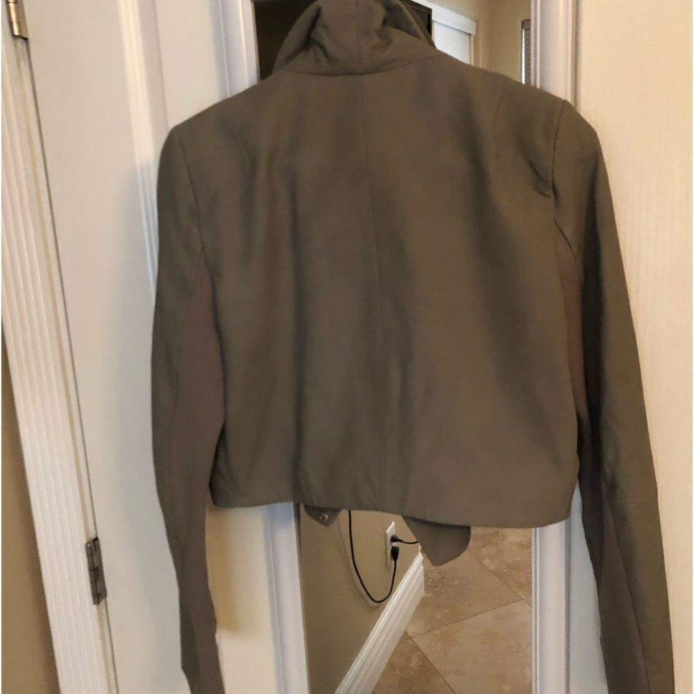 Lamarque Crop Leather Jacket - Picture 4 of 16